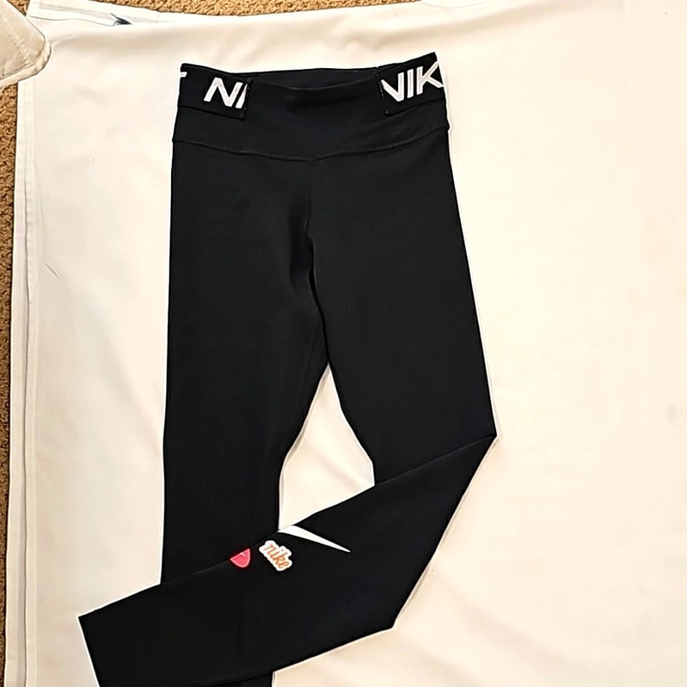The Nike One Tight Fit Leggings xs